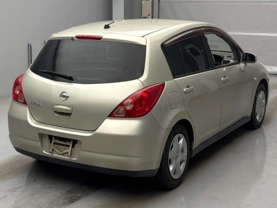 NISSAN TIIDA