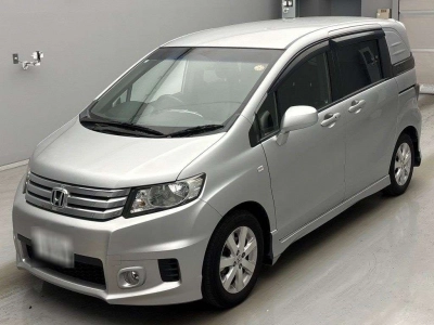 HONDA FREED SPIKE