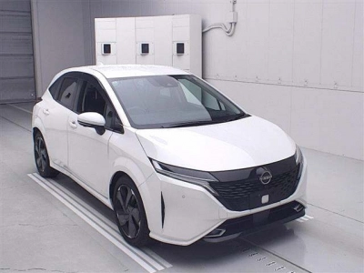 NISSAN AURA