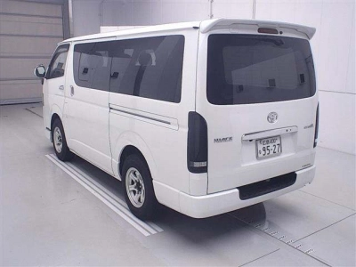 TOYOTA HIACE
