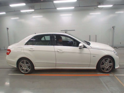 MERCEDES BENZ E CLASS