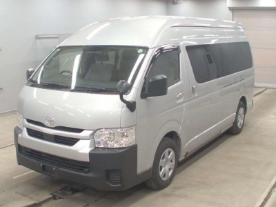 TOYOTA HIACE COMMUTER