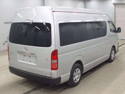 TOYOTA HIACE COMMUTER