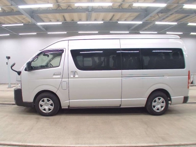 TOYOTA HIACE COMMUTER