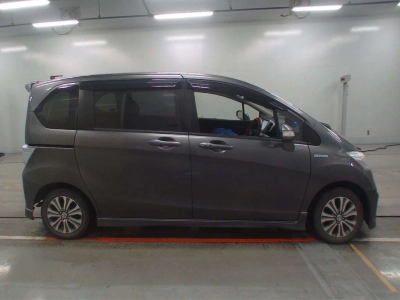 HONDA FREED HYBRID