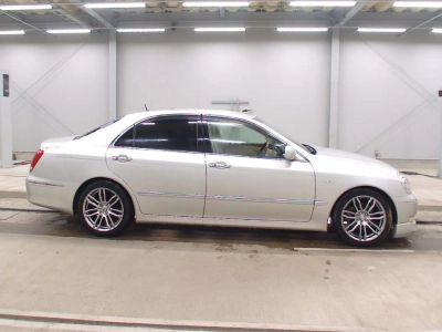 TOYOTA CROWN MAJESTA