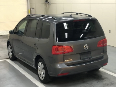 VOLKSWAGEN GOLF TOURAN