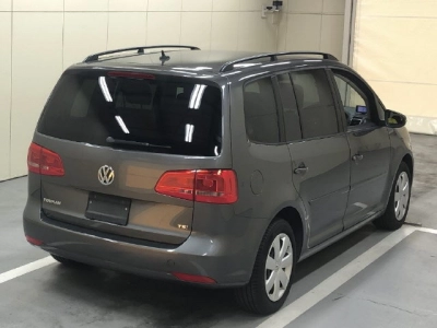 VOLKSWAGEN GOLF TOURAN