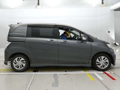 HONDA FREED SPIKE HYBRID