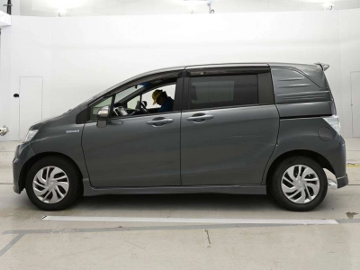 HONDA FREED SPIKE HYBRID