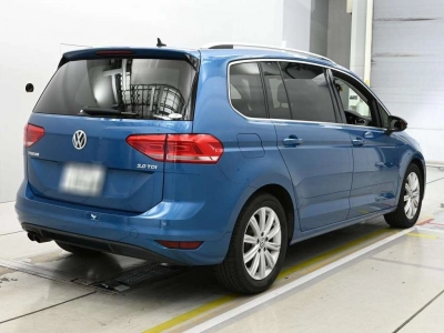 VOLKSWAGEN GOLF TOURAN