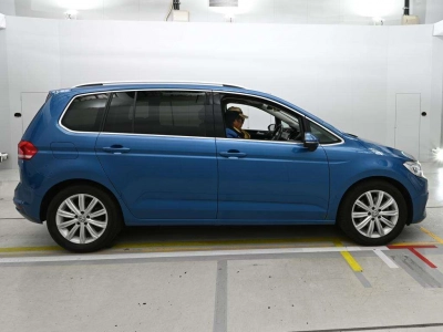 VOLKSWAGEN GOLF TOURAN