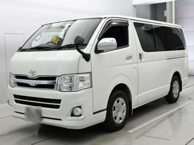 TOYOTA HIACE VAN