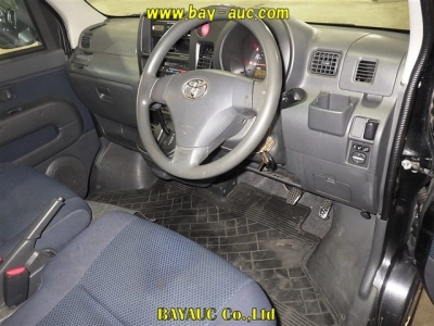 TOYOTA PIXIS VAN