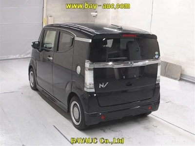 HONDA N-BOX SLASH