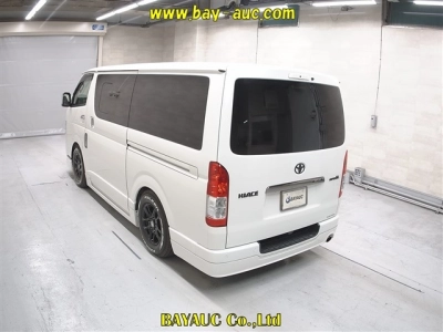 TOYOTA HIACE VAN