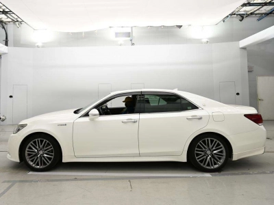 TOYOTA CROWN HYBRID