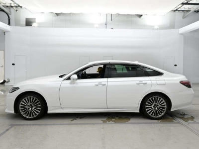 TOYOTA CROWN HYBRID