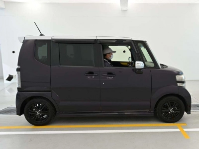 HONDA N BOX CUSTOM