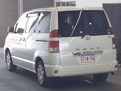 TOYOTA NOAH