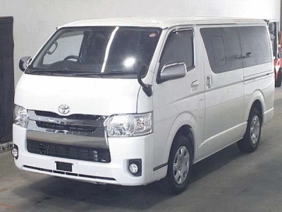 TOYOTA HIACE VAN