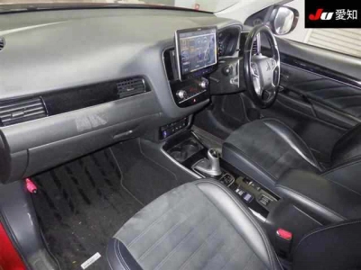 MITSUBISHI OUTLANDER PHEV