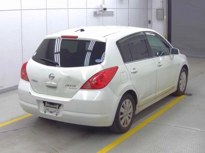 NISSAN TIIDA