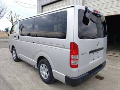 TOYOTA HIACE
