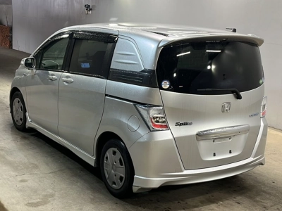 HONDA FREED SPIKE HYBRID