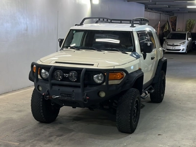 TOYOTA FJ CRUISER