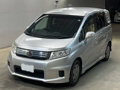HONDA FREED SPIKE HYBRID