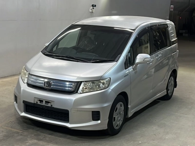 HONDA FREED SPIKE HYBRID