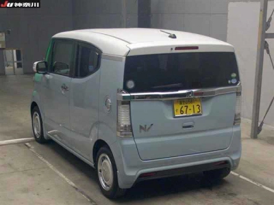 HONDA N-BOX SLASH