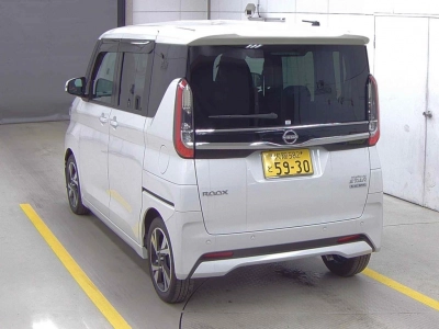 NISSAN ROOX