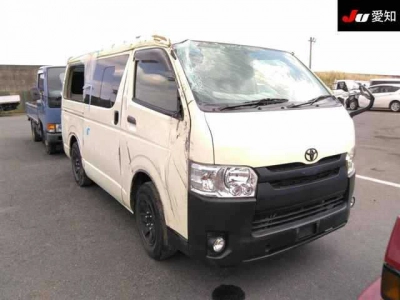 TOYOTA REGIUS VAN