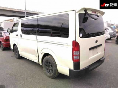 TOYOTA REGIUS VAN