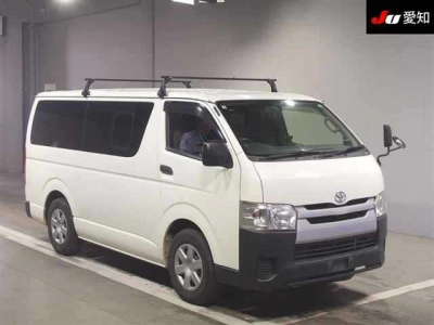 TOYOTA HIACE VAN