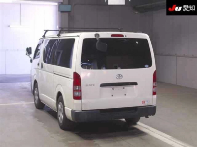 TOYOTA HIACE VAN