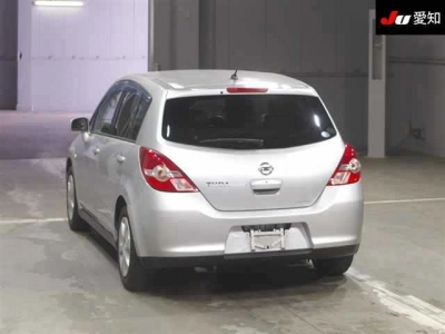 NISSAN TIIDA