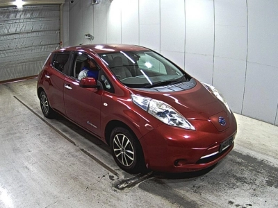 NISSAN LEAF