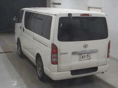 TOYOTA HIACE VAN
