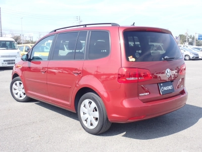 VOLKSWAGEN GOLF TOURAN