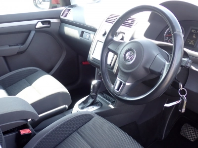 VOLKSWAGEN GOLF TOURAN