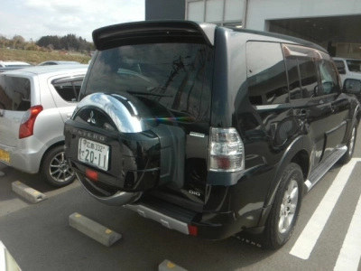 MITSUBISHI PAJERO