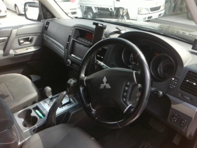 MITSUBISHI PAJERO