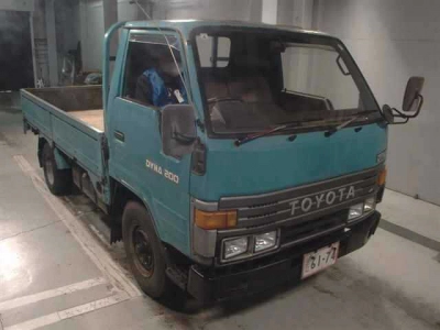 TOYOTA DYNA