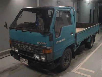 TOYOTA DYNA