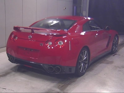 NISSAN GT-R