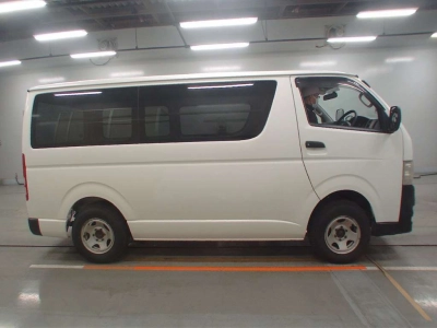 TOYOTA REGIUS VAN