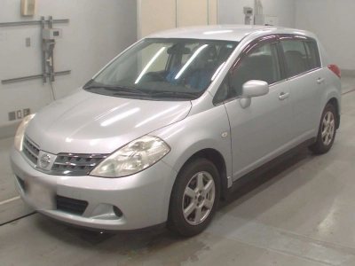 NISSAN TIIDA